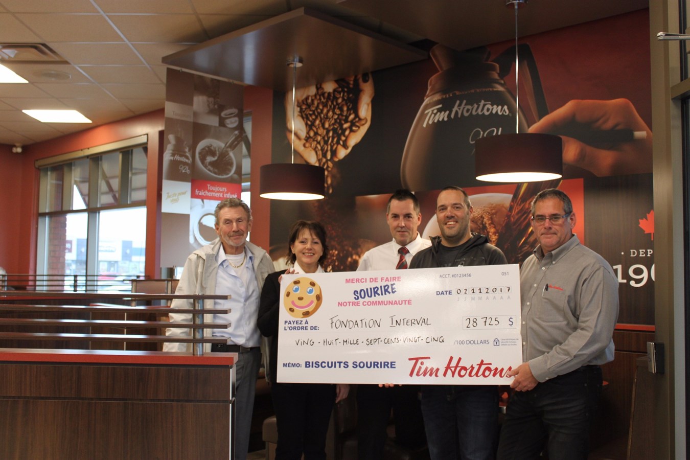 28 725 $ remis à la Fondation Interval grâce à la campagne « Biscuits sourire 2017 » de Tim Hortons