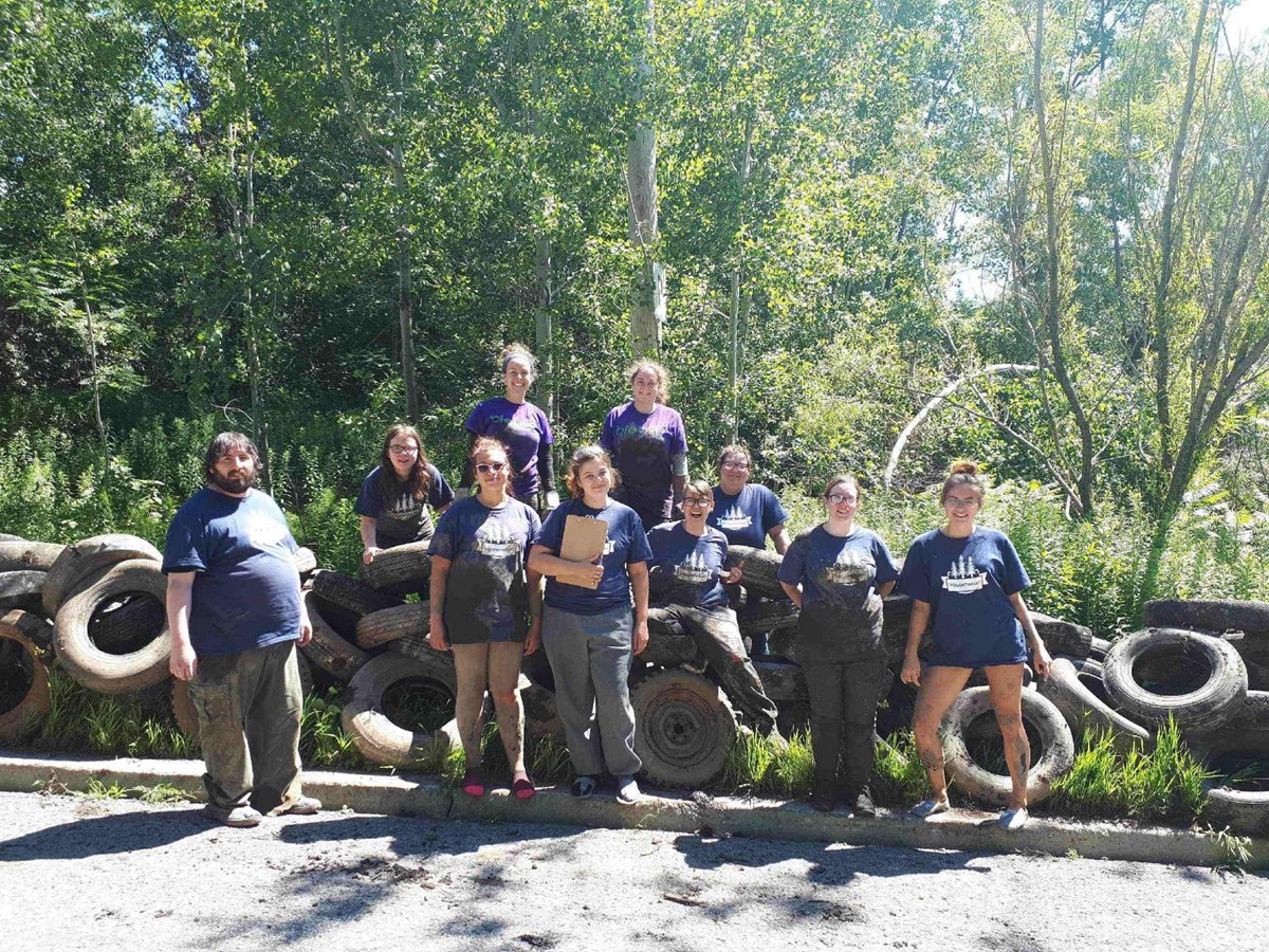 Collaboration avec le Carrefour jeunesse-emploi Corvée de nettoyage du ruisseau Bellevue-Lavergne