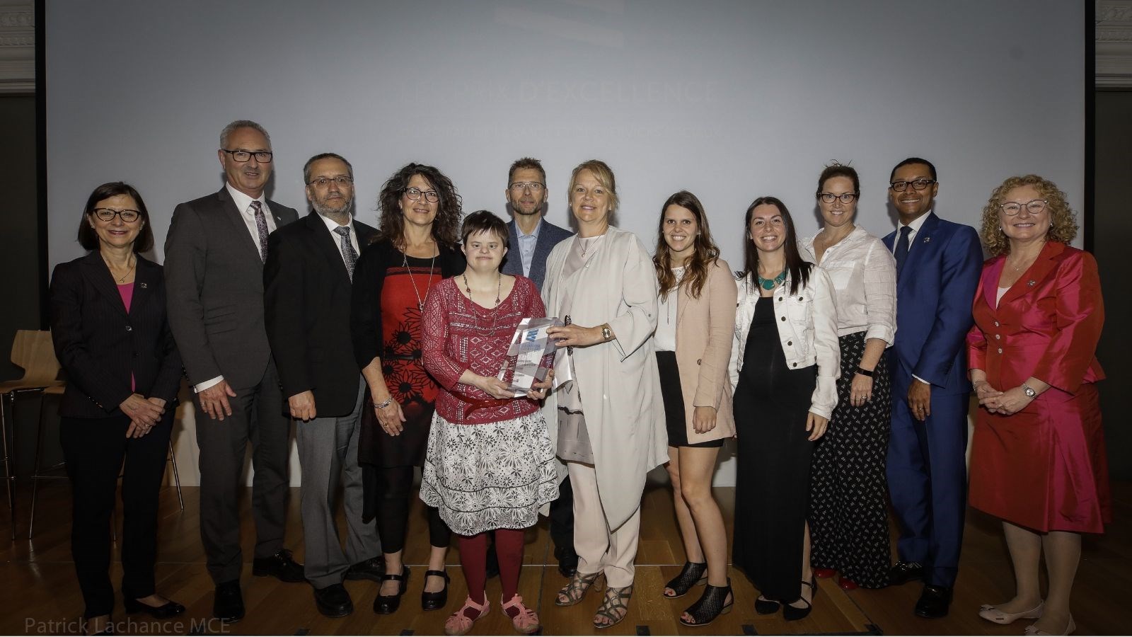 (1re rangée) Danielle McCann, Carol Fillion, André Beaulieu, Guylaine Dubois, Camille Desrosiers, Hélène Gosselin, Audrey Pinard, Katherine Cormier, Julie Dumas
(2e rangée) François Jacques