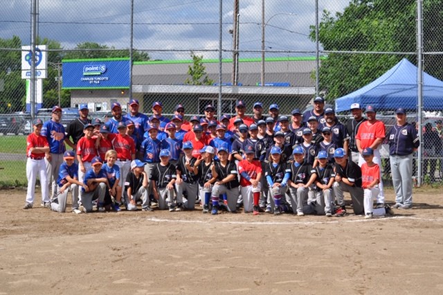 Photo du bas : 4 finalistes de la classe B : Draveurs Tr, Estacades Marine de Cap de la Madeleine, Red Sox Pointe du Lac, Jays de l’Assomption