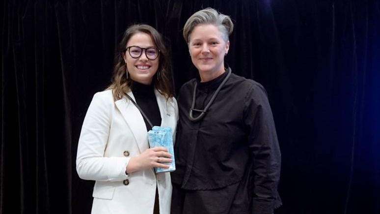Mathilde Rousseau et Marie-Claude Parenteau-Lebeuf, directrice générale de l’Association professionnelle des designers d’intérieur du Québec (APDIQ).