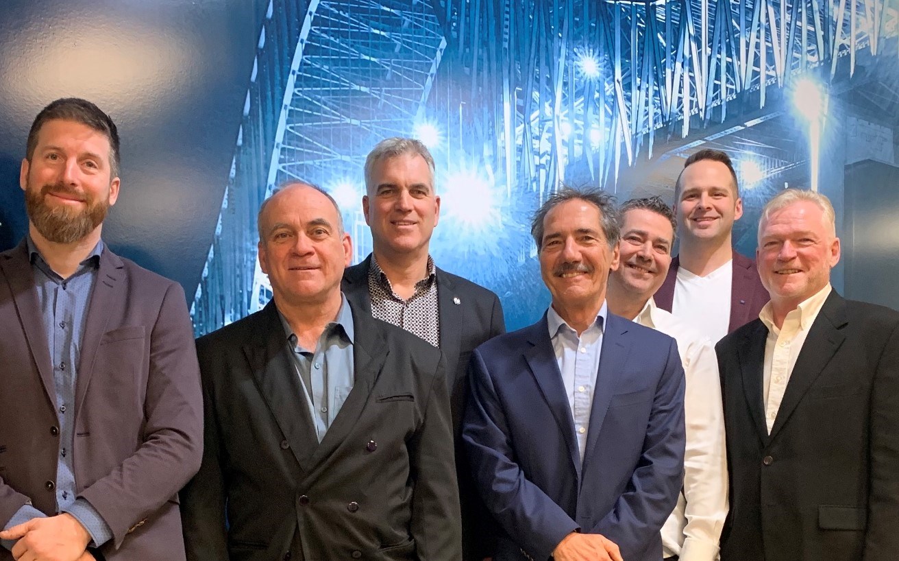 Martin Roberge, actionnaire chez Neksys-Excelpro; Ian Seivwright, vice-président des  Contrôles I.S.I.; Jean-François Dupuis, actionnaire et vice-président de Neksys-Excelpro; Philippe Doucas, président des Contrôles I.S.I.; Stéphane Thiffault, actionnaire et vice-président en développement des affaires de Neksys-Excelpro; Patrick Charette, actionnaire et président-directeur général de Neksys-Excelpro et  Shaun Cuggy, vice-président des Contrôles I.S.I.