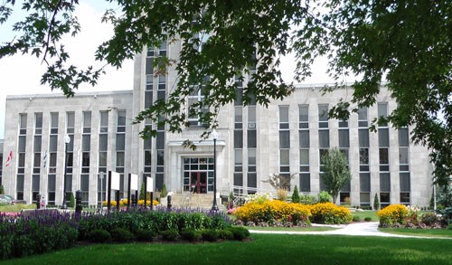 Shawinigan met fin à la mise en berne de ses drapeaux