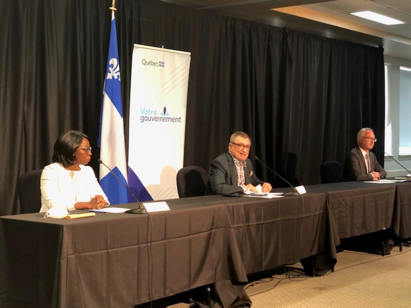 La Dre Marie-Josée Godi , le Dr Arruda et Carol Fillion, PDG du CIUSSS MCQ.