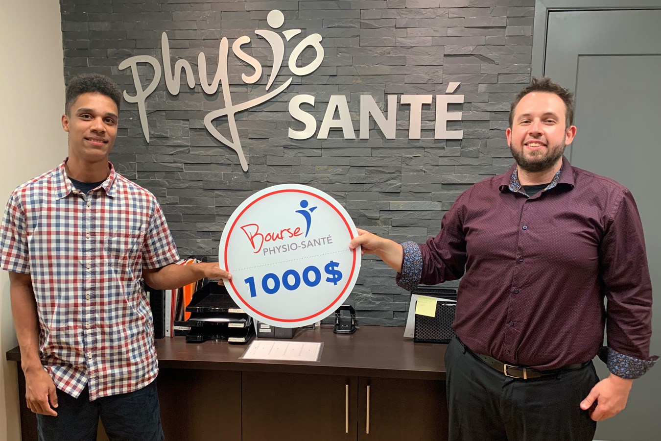 Nathan Koné, 16 ans, est le lauréat de la bourse Physio-Santé de Trois-Rivières