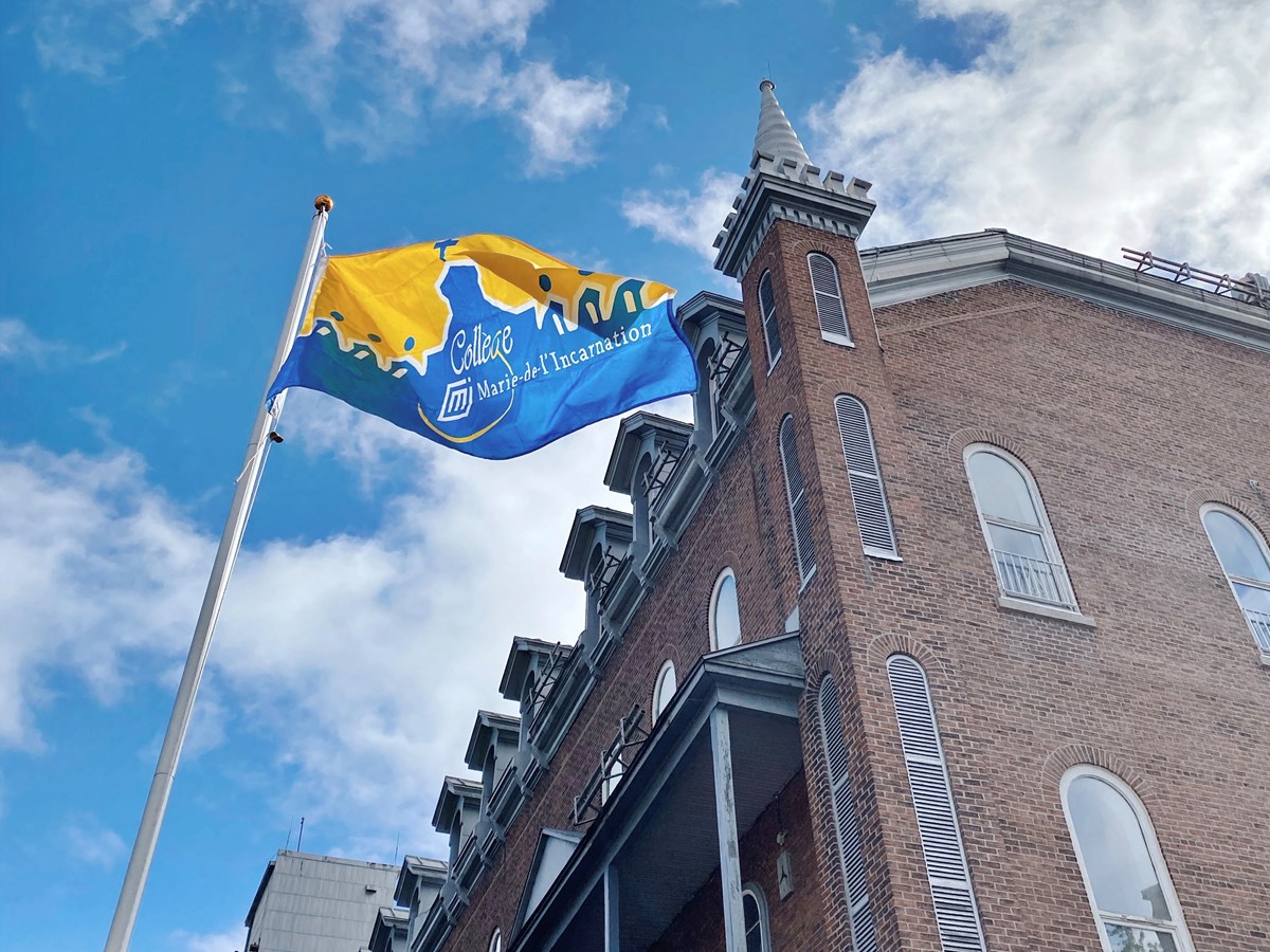 Levée du drapeau des Ursulines.