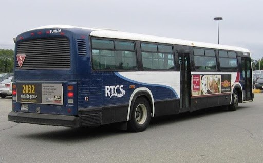 Il faudra désormais présenter son pass devant le lecteur situé sur le tableau de bord près du chauffeur en entrant dans l’autobus. Cela permettra de valider de façon électronique les titres de transport.