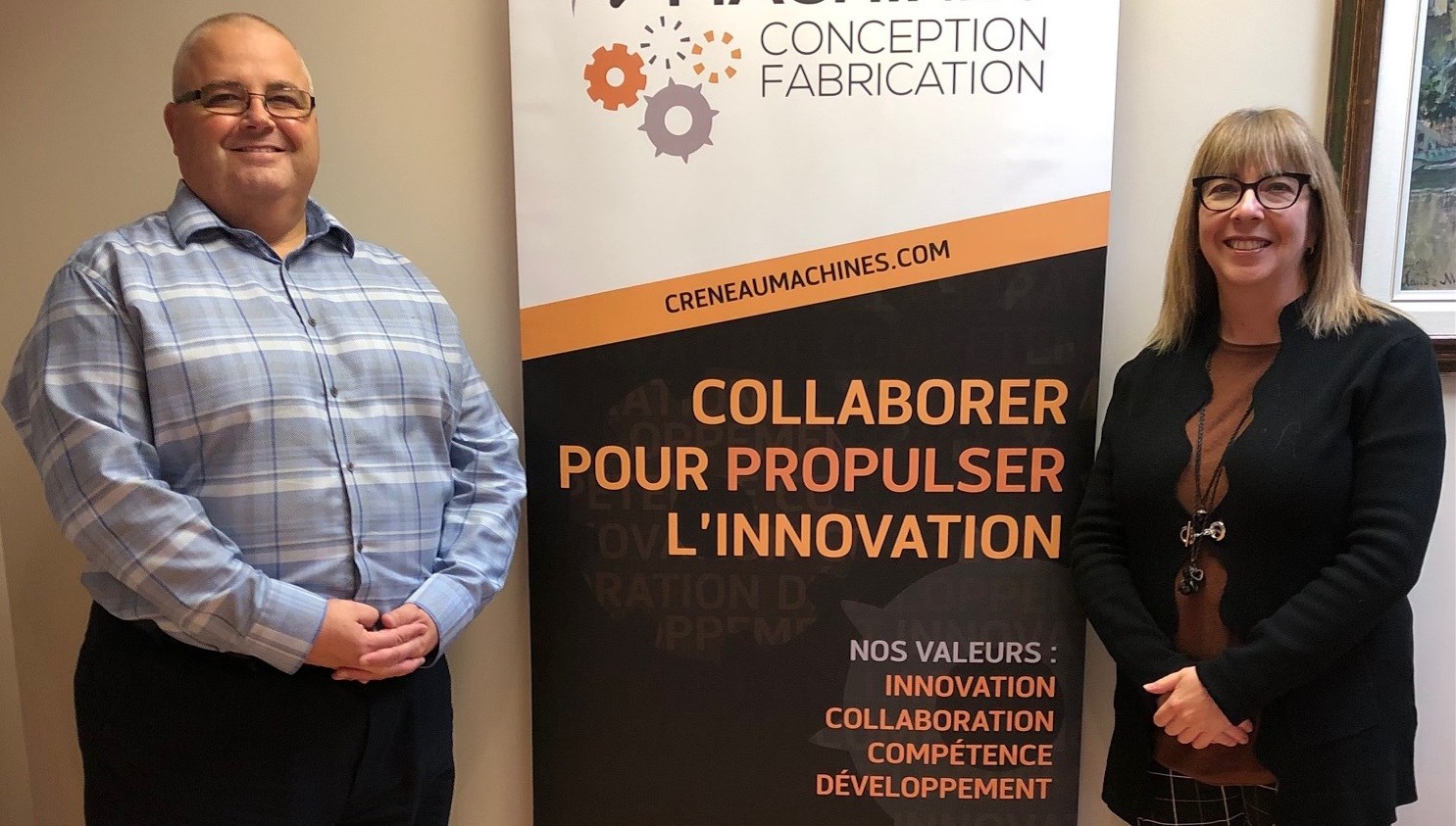 Stéphane Champoux, président du Créneau d’excellence Conception et fabrication de machines, accompagné de Nancy Allaire, directrice du Créneau.