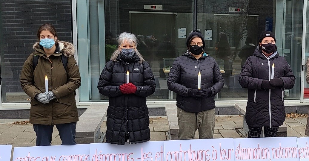 14 femmes manifestent à Trois-Rivières en mémoire des victimes de l’École polytechnique