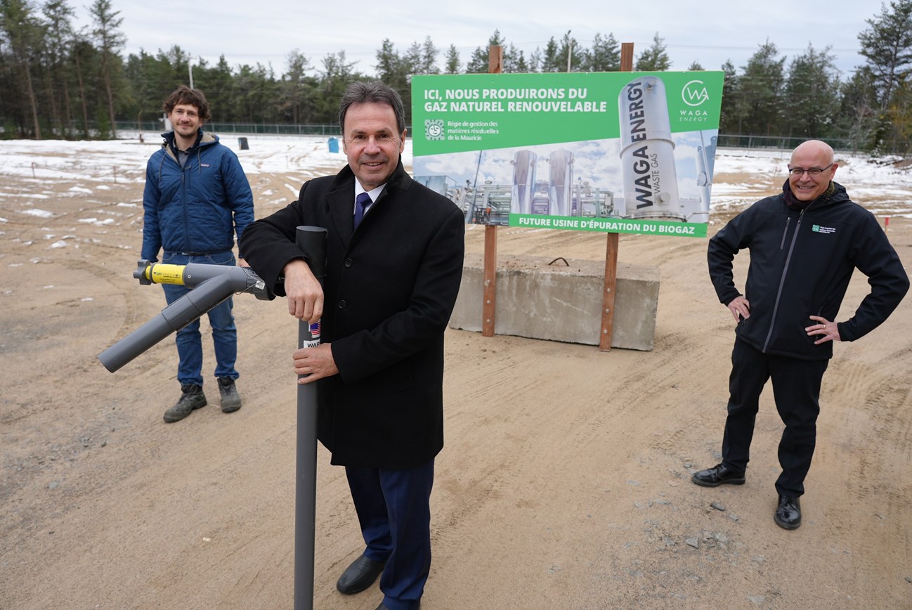 Michel Angers, président de la RGMRM, Nicolas Noël, ingénieur de projet, Waga Energy Shawinigan et Pierre Tardif, directeur général de la RGMRM.