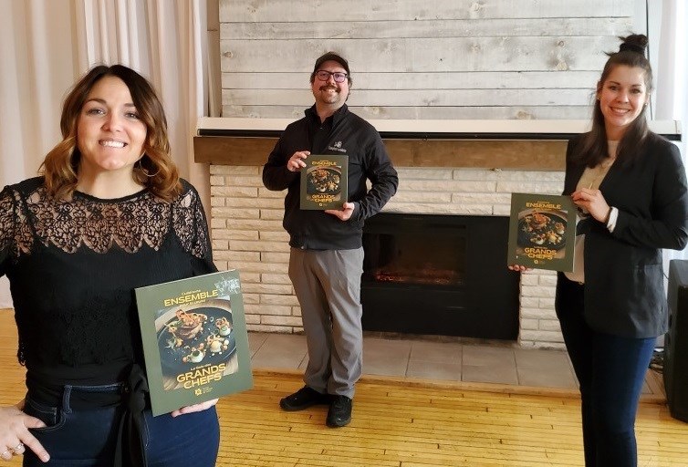 Les instigateurs du projet de livre de recettes au profit de la Société canadienne du cancer, Cassy Bernier, Jean-Philippe Martin et Marie-Christine Vézina.