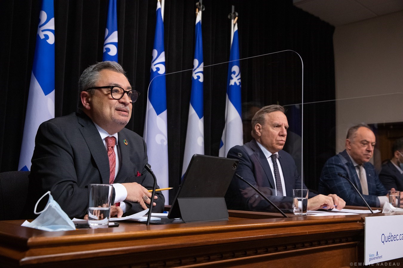 « Le mois de mai, c'est le mois de la vaccination », dit le ministre Dubé