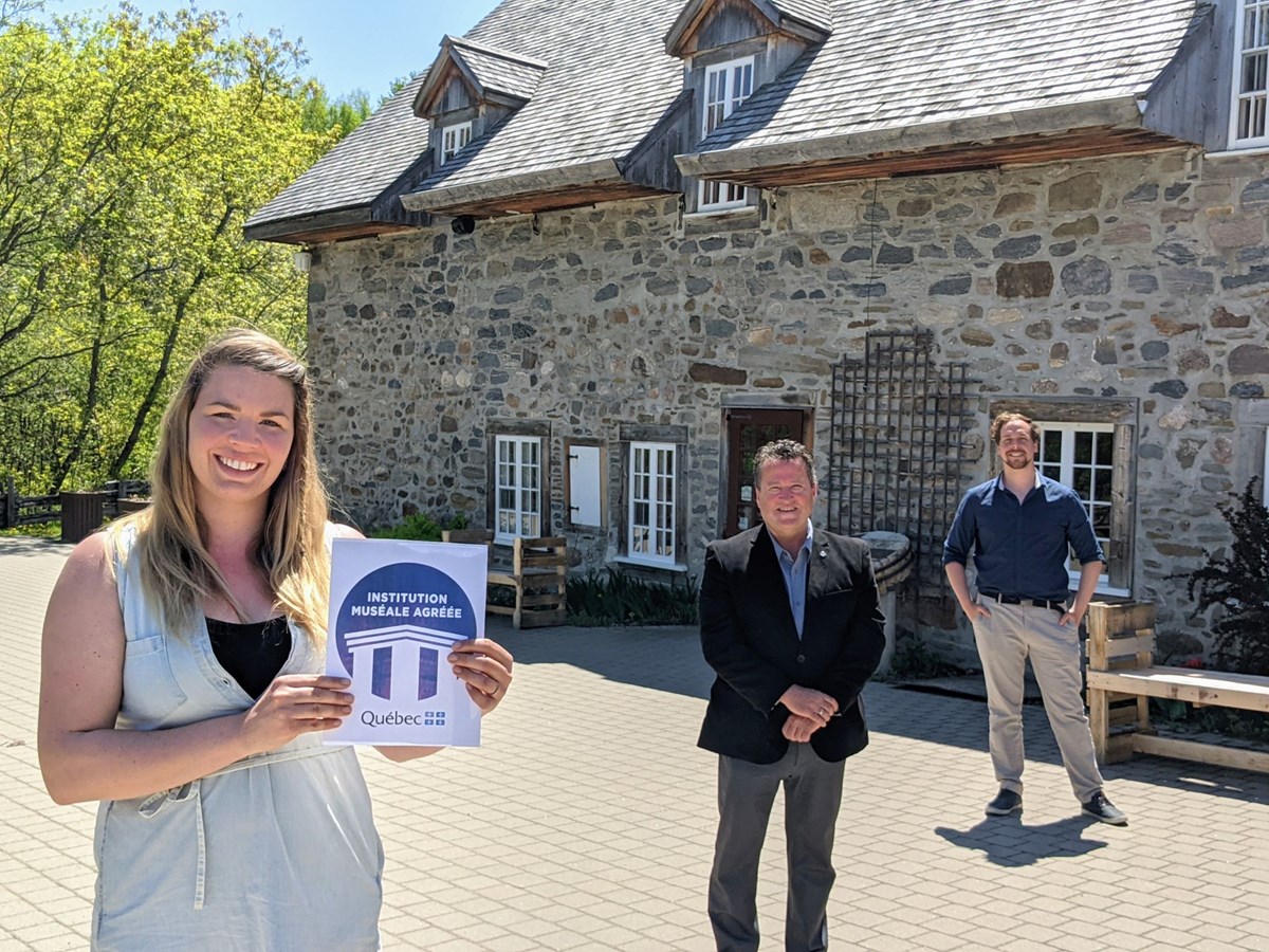 Audrey Nadeau, administratrice du conseil d'administration, Donald Martel, député de Nicolet-Bécancour, et Philippe Dumas, directeur général du Moulin Michel.