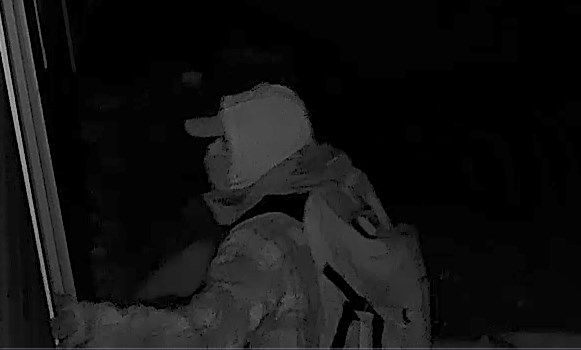 Vol avec violence dans une résidence de Sainte-Julienne : la SQ recherche 4 suspects