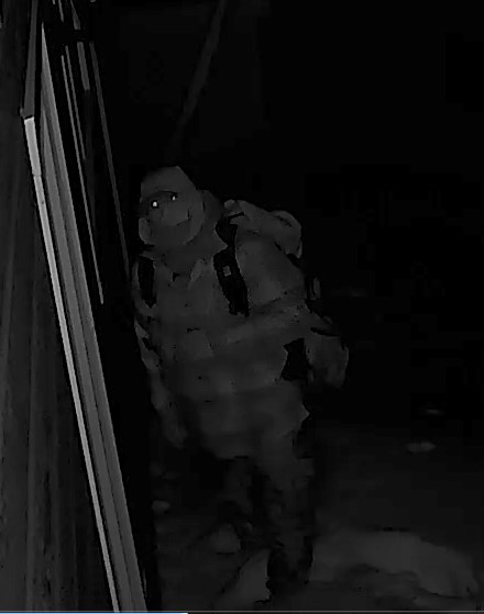 Vol avec violence dans une résidence de Sainte-Julienne : la SQ recherche 4 suspects