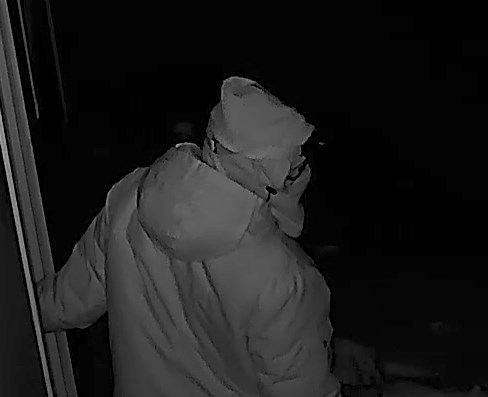 Vol avec violence dans une résidence de Sainte-Julienne : la SQ recherche 4 suspects
