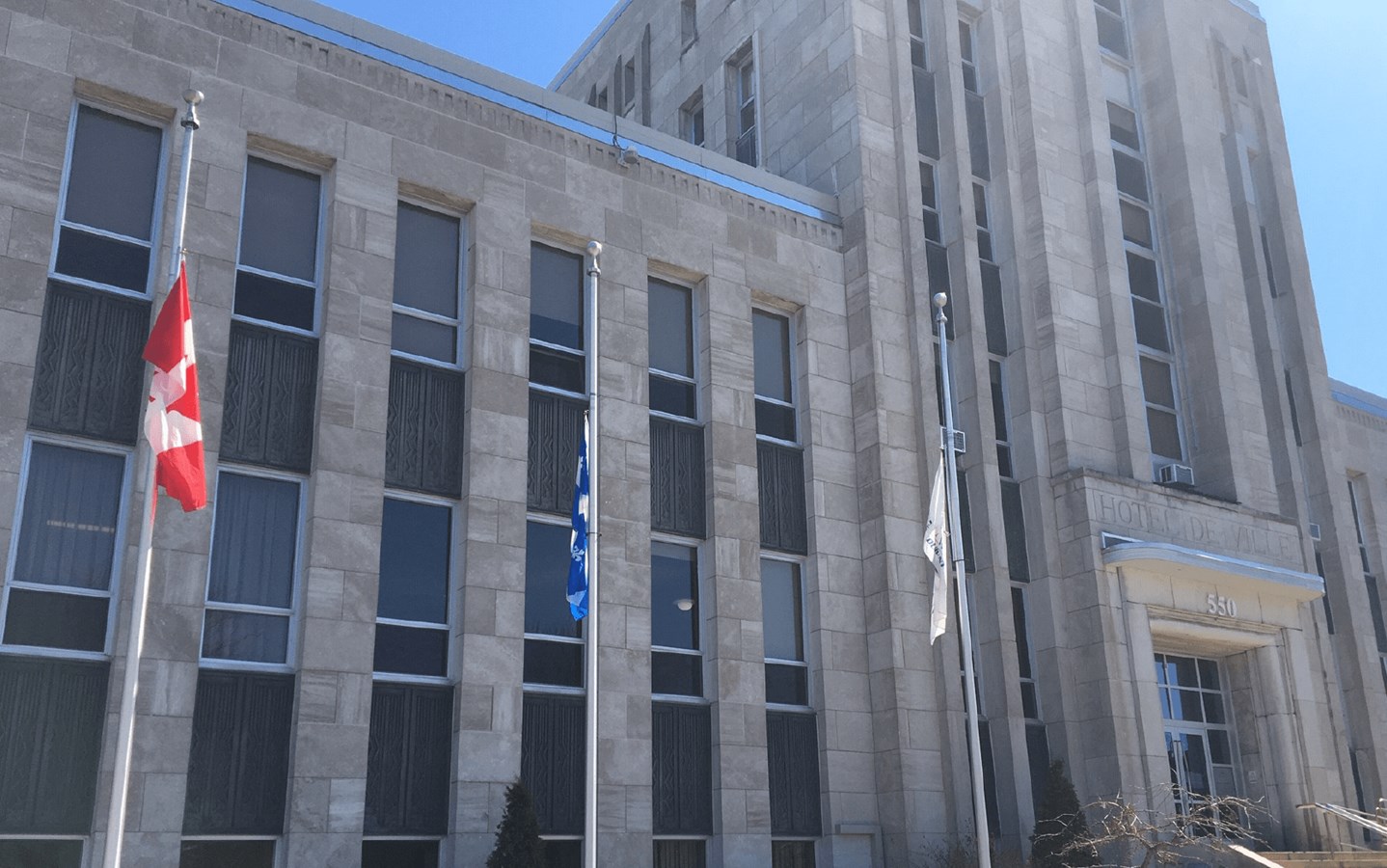 Décès de Jacques Lacoursière : Shawinigan met ses drapeaux en berne