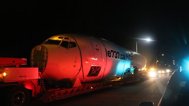 Un Boeing 737 transporté par voie terrestre vendredi soir