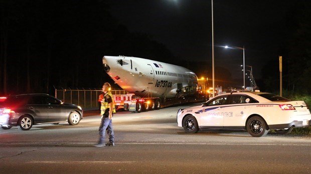 Un Boeing 737 transporté par voie terrestre vendredi soir