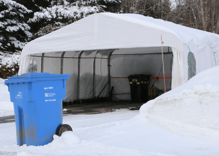 Éloignez votre abri d’auto hivernal de la voie publique, rappelle la Ville de Shawinigan