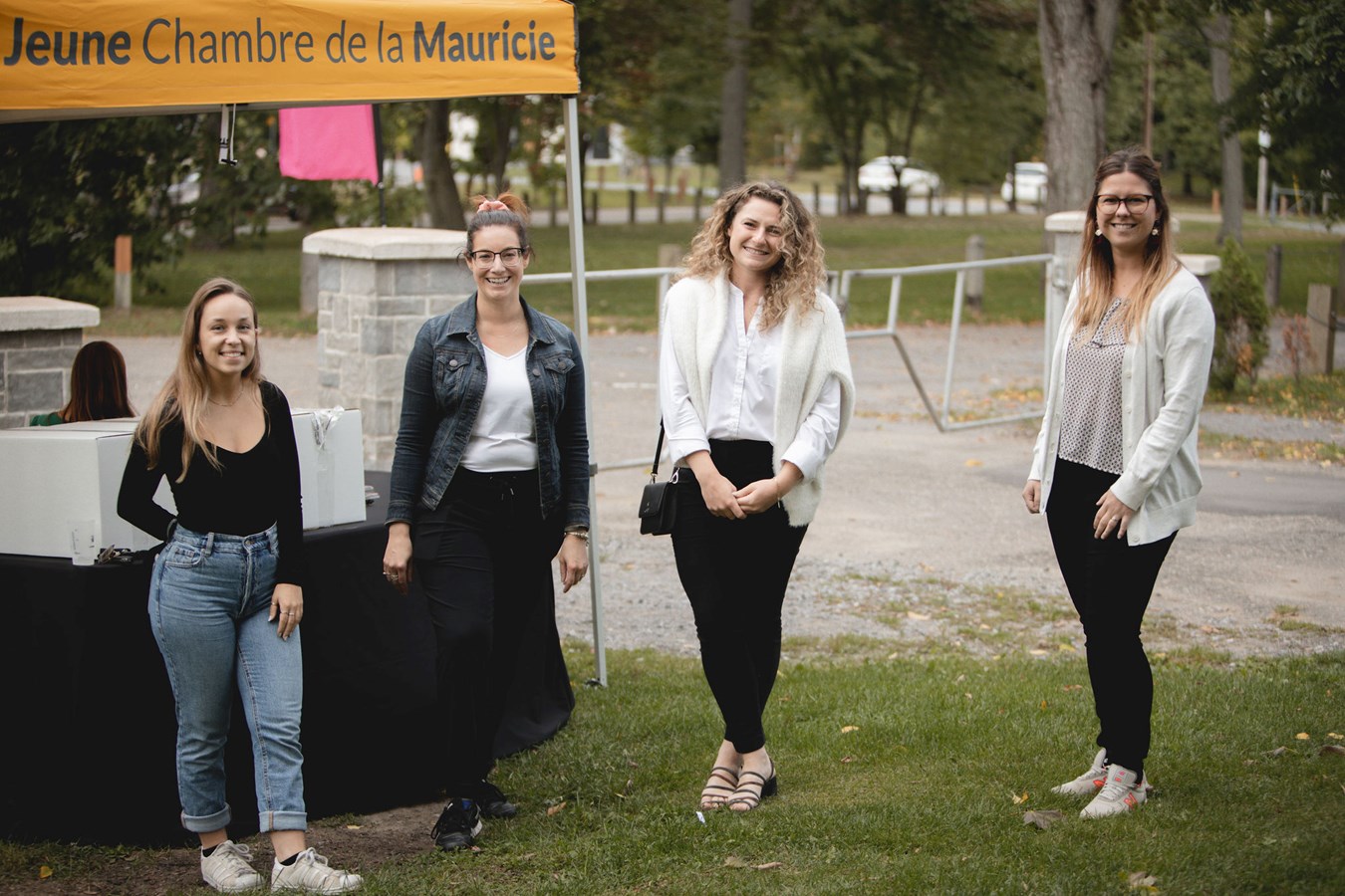 Présentes sur la photo, Catherine Lessard, directrice Générale ainsi que Joany Dufresne, présidente de la JCM.
