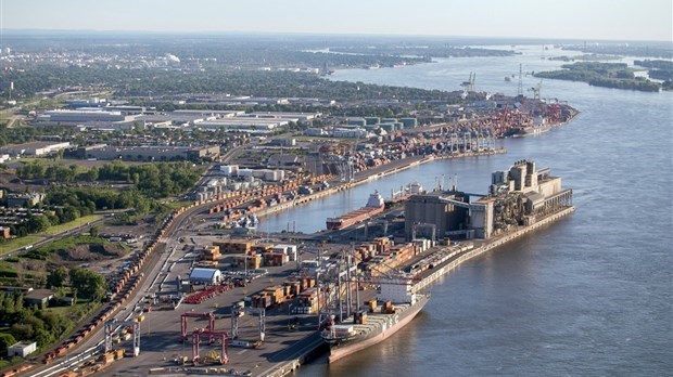 Le port de Trois-Rivières contribue à l'industrie.