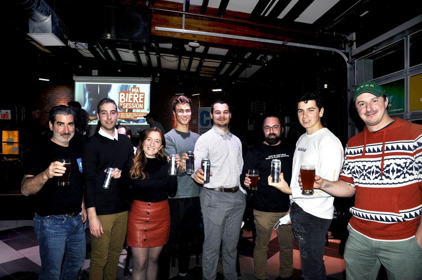 Maxim Montminy (CEI-Desjardins de l’UQTR), Maxime Grenier (étudiant), Édith Charbonneau Roy (étudiante), Thierry Lafontaine (étudiant), Charles-Étienne Beaulieu (étudiant), Mathieu Martin (directeur communication et marketing, Microbrasserie Le Temps d’une Pinte), Mathieu Ducharme (étudiant) et Maxime Tanguay (brasseur, Microbrasserie Le Temps d’une Pinte).