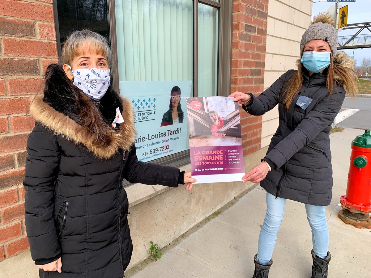 La députée de Laviolette–Saint-Maurice en compagnie de la coordonnatrice de la Maison citoyenne des familles de Shawinigan, Karine Petitclerc-Lapointe. Courtoisie: Gouvernement du Québec