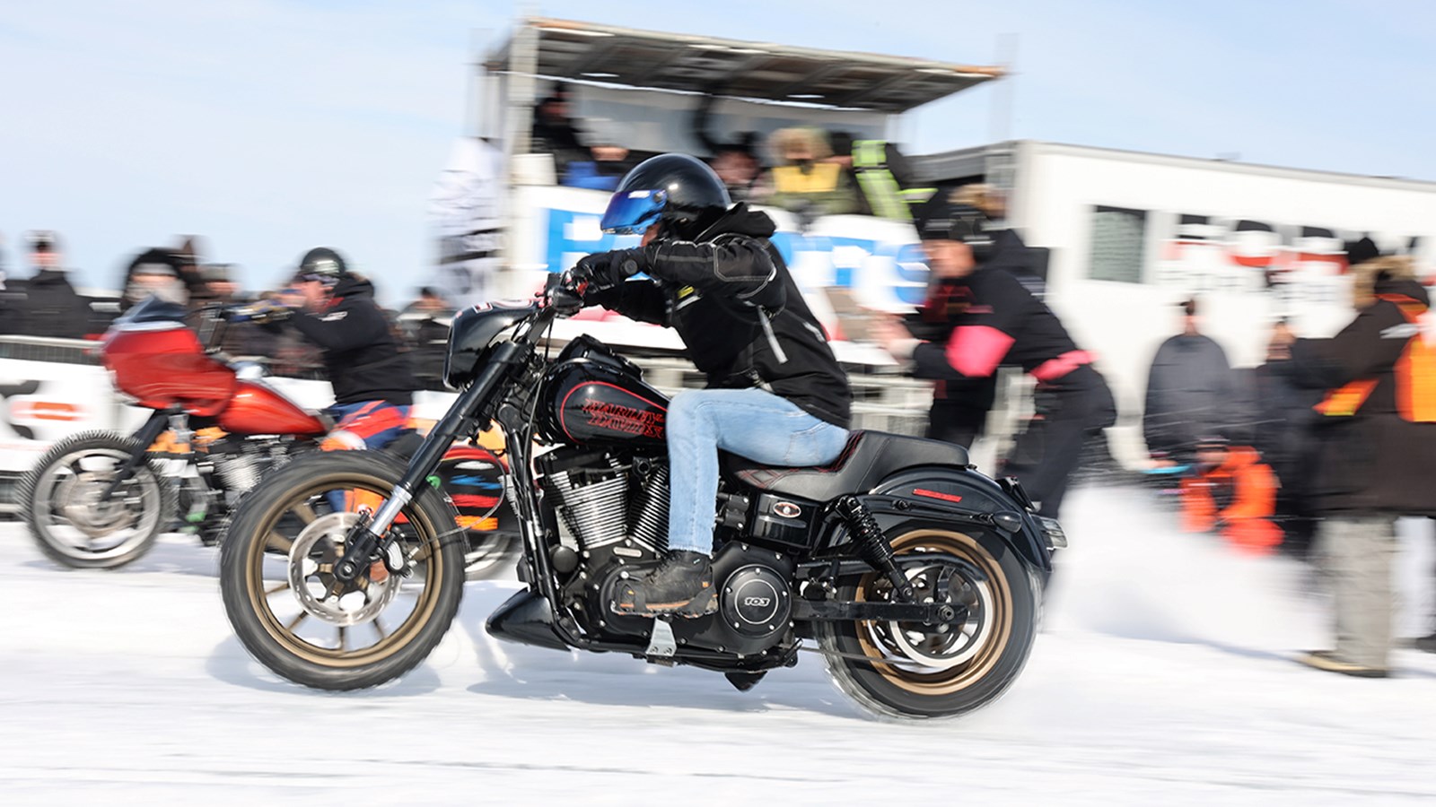 Un succès pour la 3e présentation de la Harley Drag Race on Ice