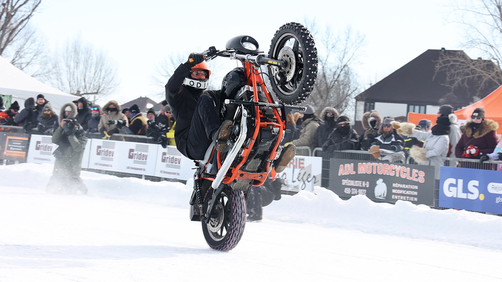 Un succès pour la 3e présentation de la Harley Drag Race on Ice