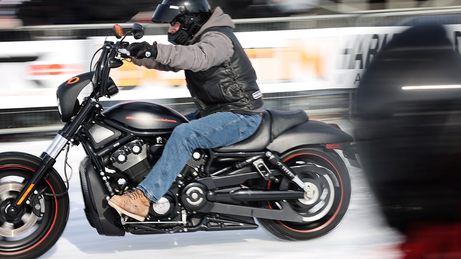 Un succès pour la 3e présentation de la Harley Drag Race on Ice