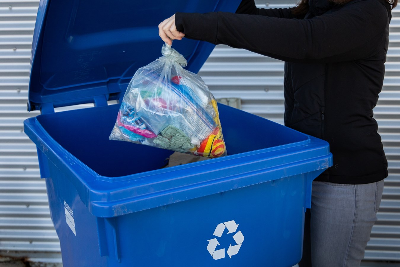 Les sacs et pellicules de plastiques souples sont à nouveau acceptés dans les bacs à récupération.
