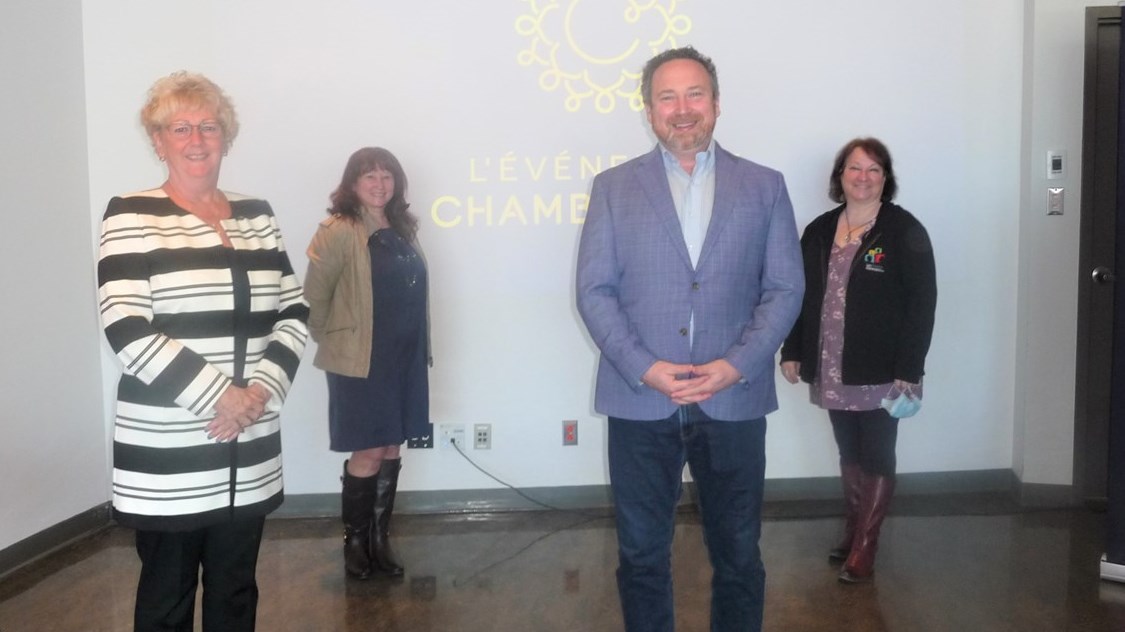 De gauche à droite : Carole Chevalier (Présidente de la Caisse Desjardins de l’Est de Trois-Rivières), Suzy Walsh (Gestionnaire de la programmation de NousTV), Jean Lamarche (Maire de Trois-Rivières et président d’honneur de la 8e édition de l’Événement Chamberland et Louise Garceau (Présidente du conseil d’administration de la CDC-TR et directrice générale de l’organisme Les Parents Partenaires).