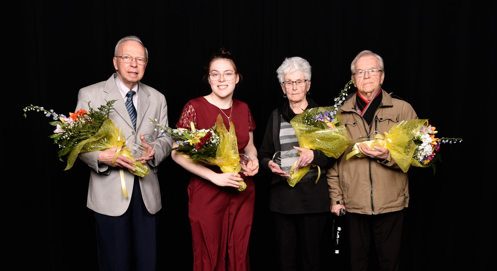 Les récipiendaires des prix de bénévoles émérites : André Dompierre, Coralie Bérubé, Françoise Plamondon et Guy Éthier.