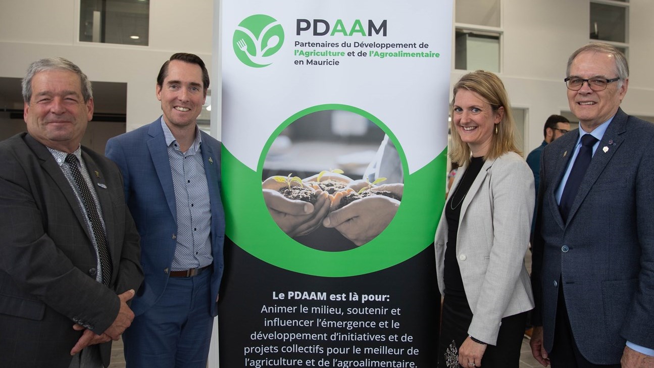 Jean-Yves St-Arnaud, préfet MRC de Maskinongé et président Table des élus de la Mauricie, Simon Allaire, député de Maskinongé, Andréanne Renaud, coordonnatrice du PDAAM et Larry Bernier, maire de Lac Édouard et président du PDAAM. 
