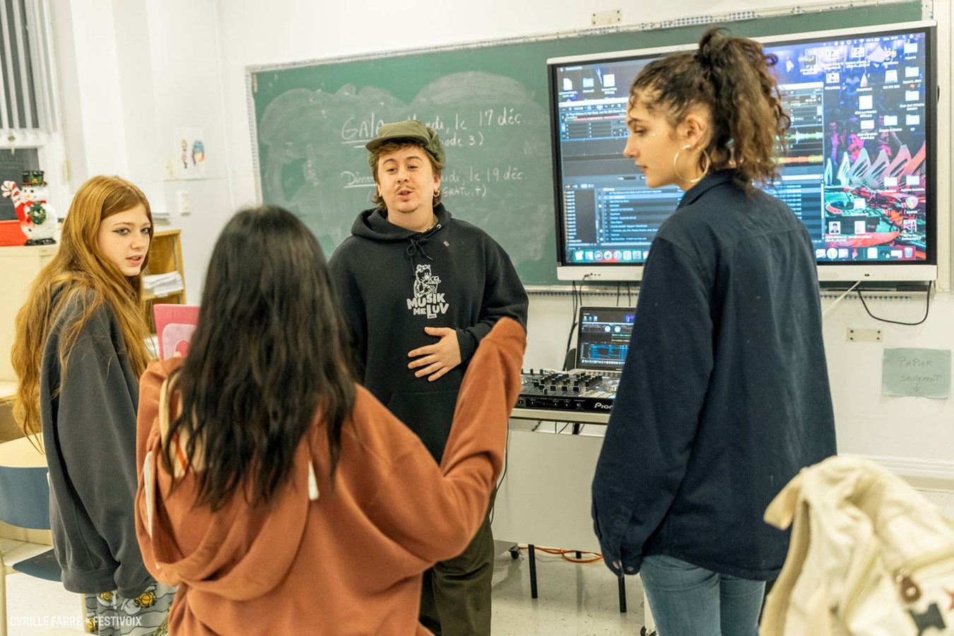 Trois artistes de la région s'impliquent auprès d'écoles secondaires