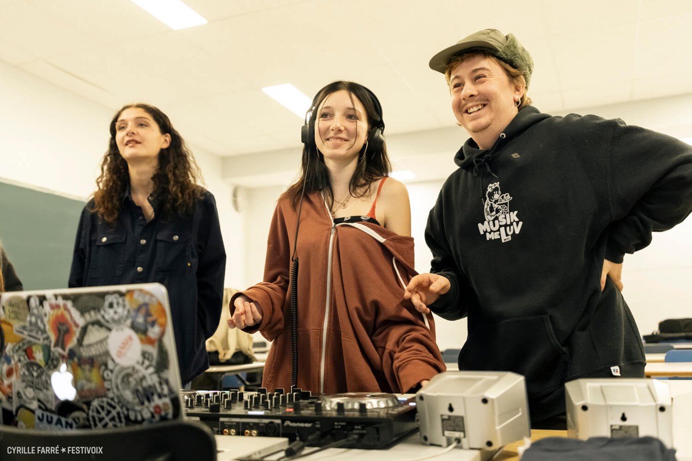 Trois artistes de la région s'impliquent auprès d'écoles secondaires