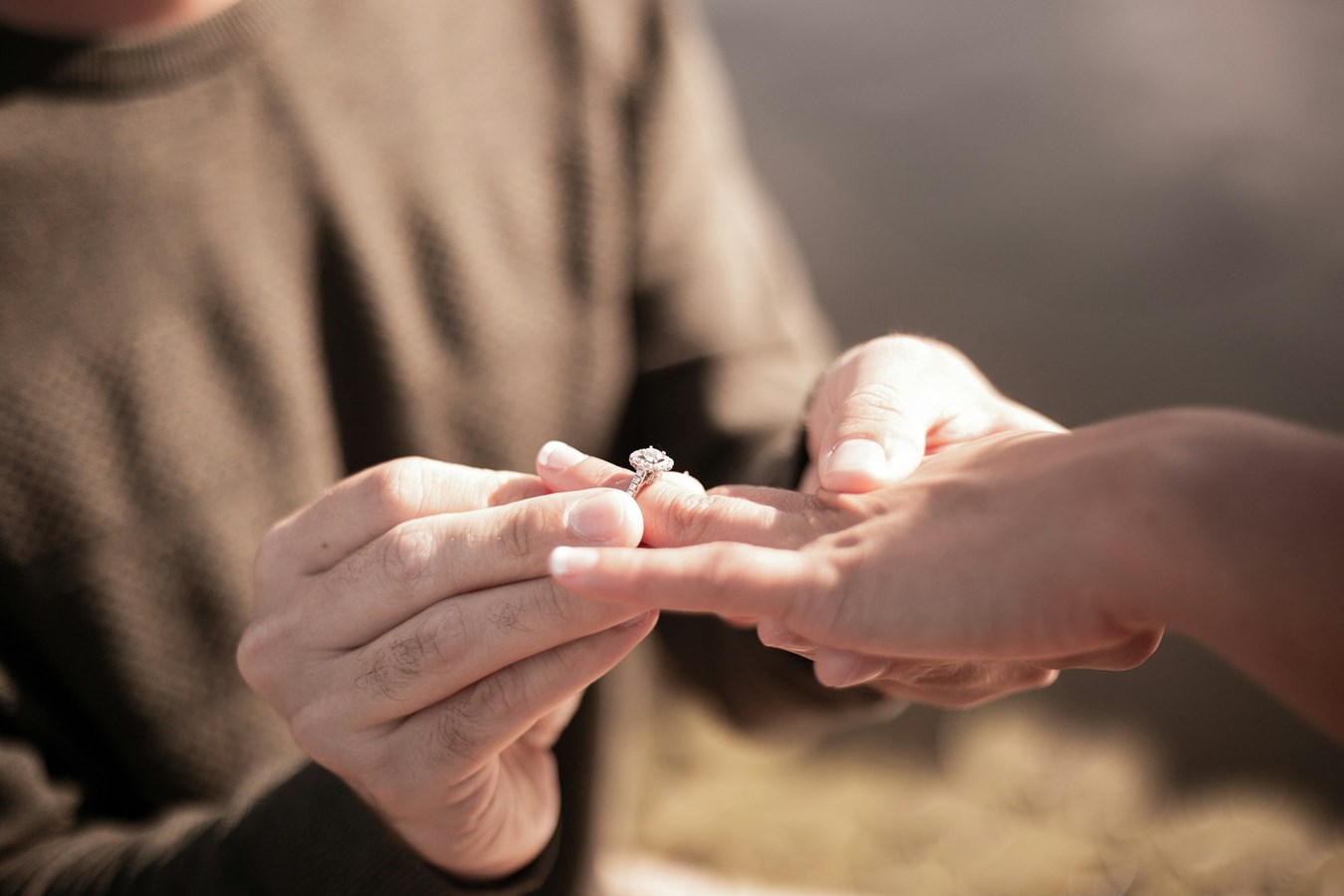 Comment choisir la bague de fiançailles parfaite pour votre partenaire