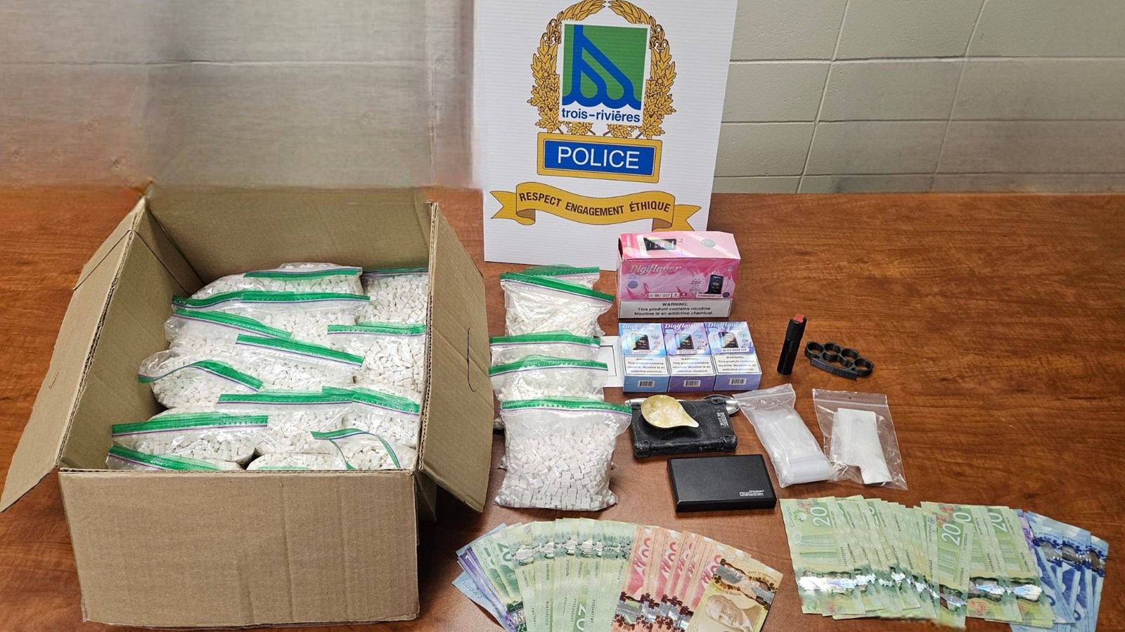 Trois arrestations à la suite d'une perquisition à Trois-Rivières