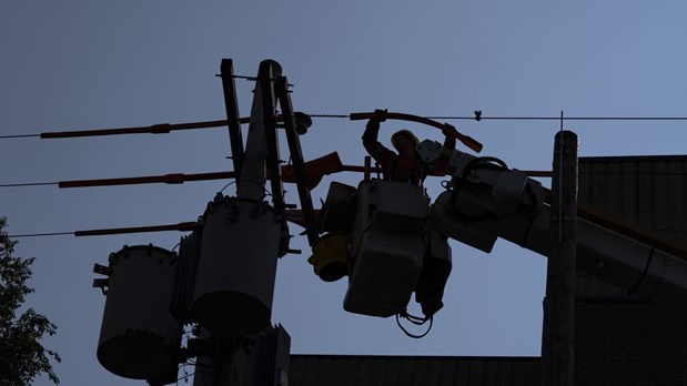 Bourrasques et pluie: toujours 40 000 foyers sans électricité au Québec vendredi
