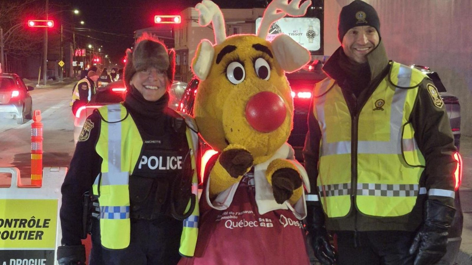Ils ont été accompagnés d’étudiants en techniques policières et de la fameuse mascotte de Nez Rouge.