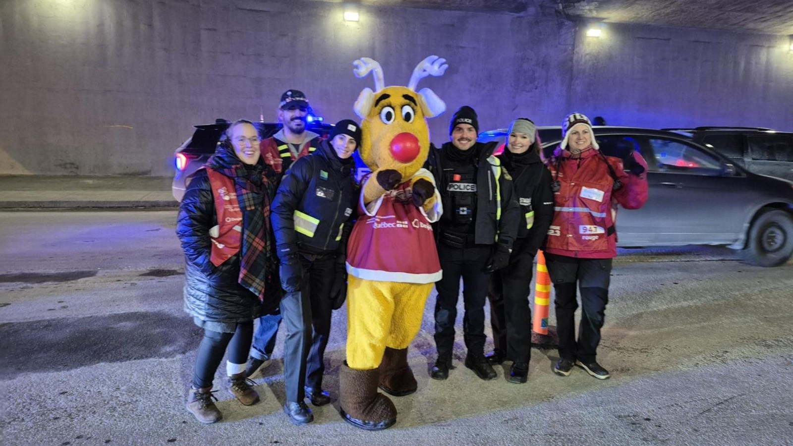 Ils ont été accompagnés d’étudiants en techniques policières et de la fameuse mascotte de Nez Rouge.