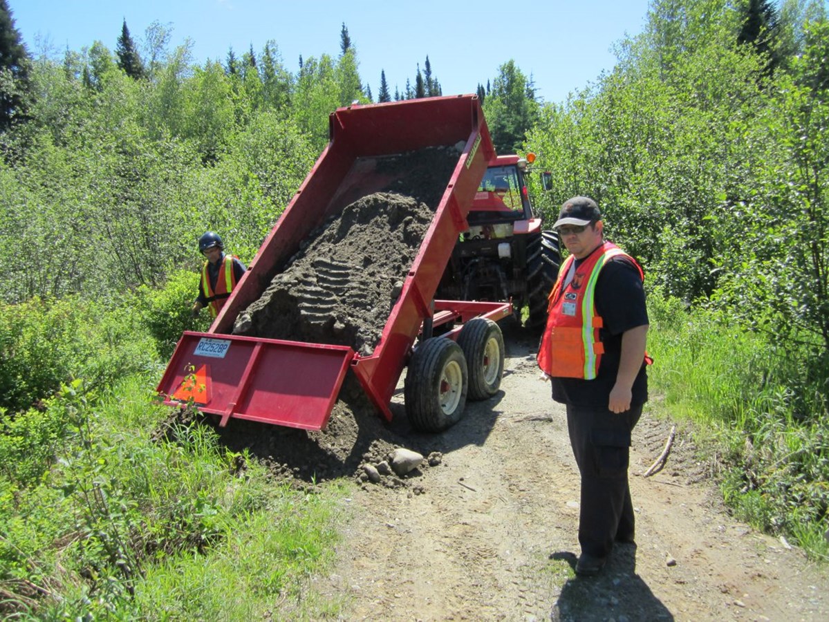 Des bénévoles ont participé à la réfection du sentier d’été qui est maintenant accessible aux usagers.