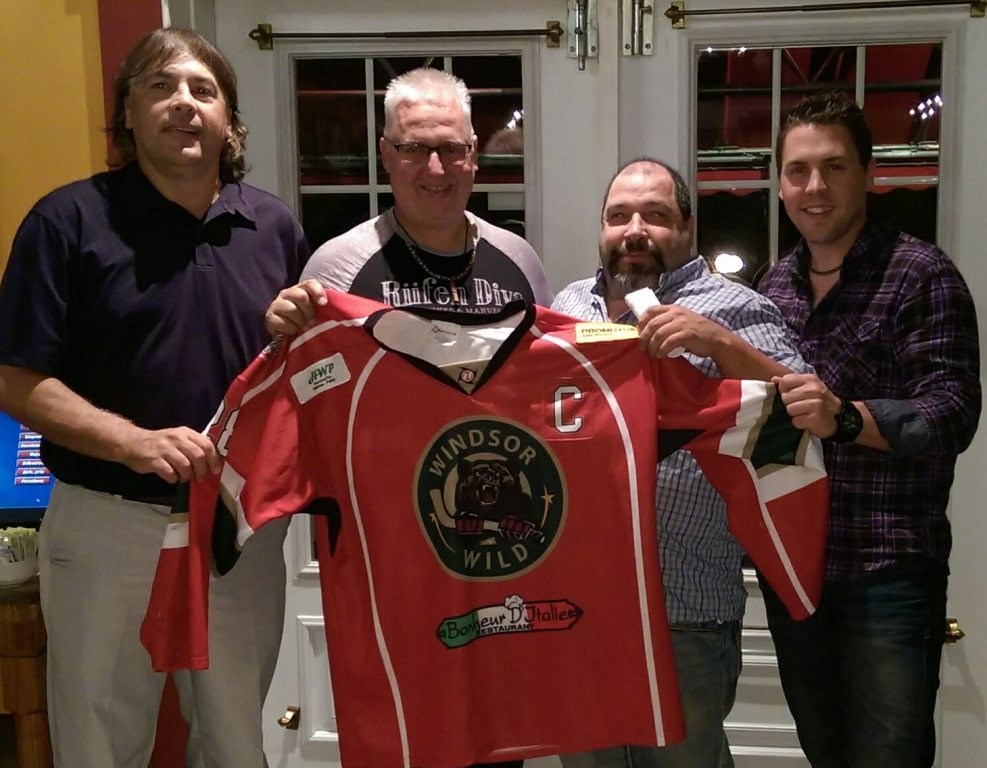 Dans l’ordre habituel : André Maurice, l’entraîneur Pierre Cliche, Luc Demers et le directeur général Patrick Lefebvre.