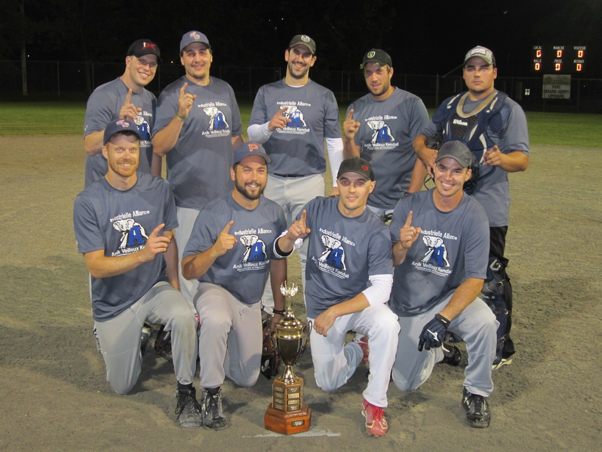 L’Industrielle Alliance A. Kendall-Veilleux, championne des séries éliminatoires de la ligue de softball de Richmond.