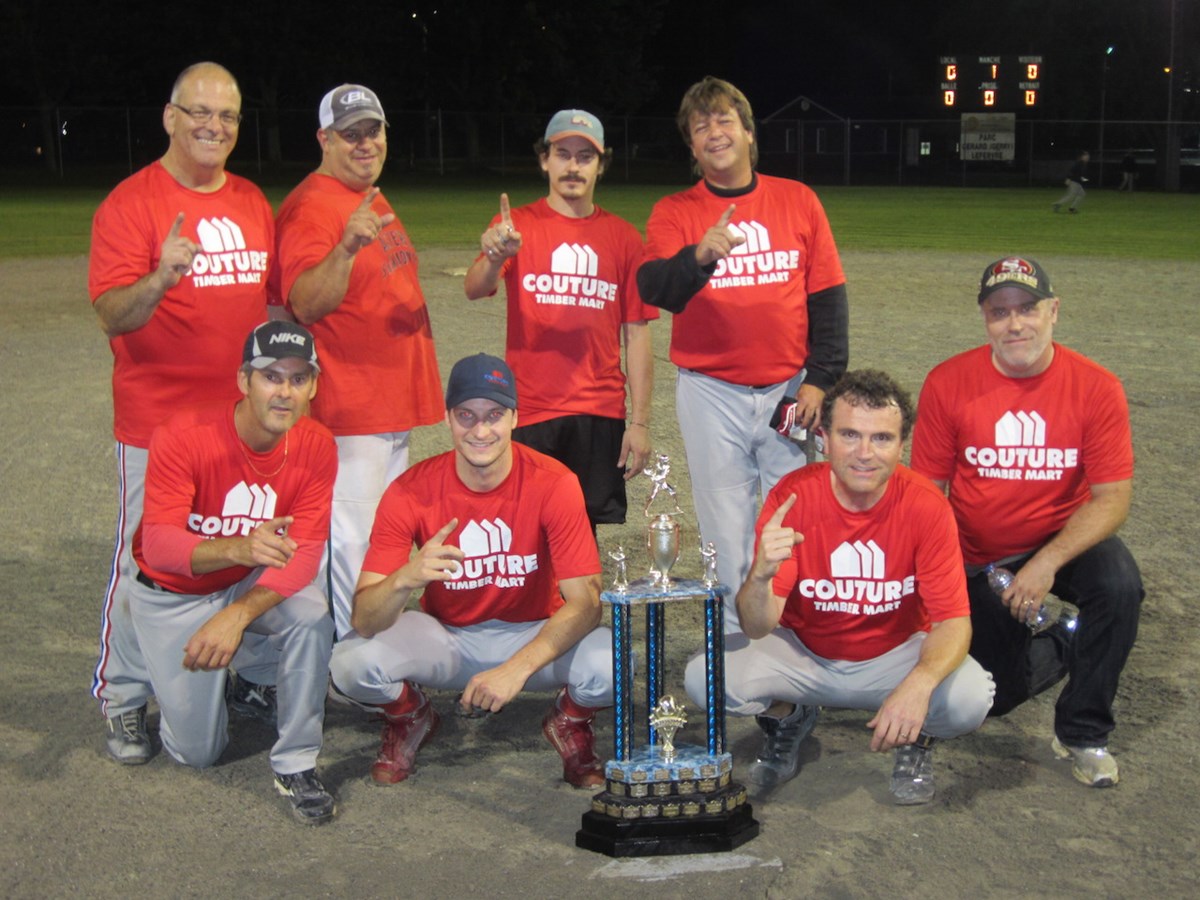 L’équipe championne de la saison régulière, le Timber Mart Couture.
