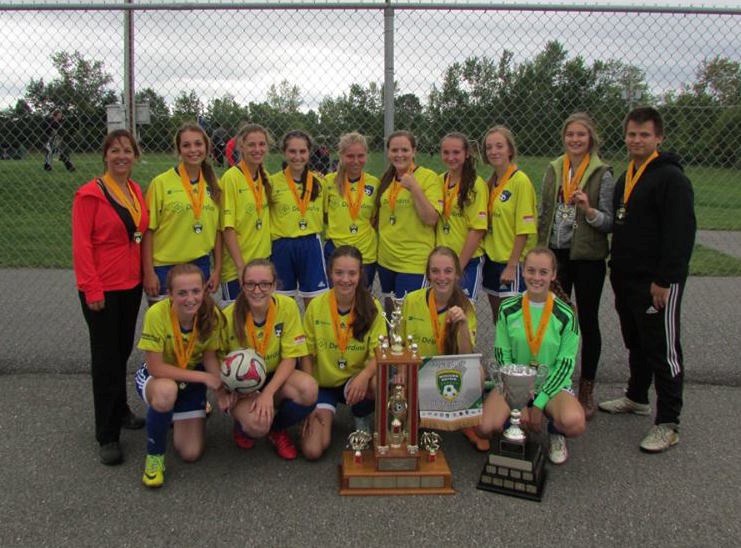 Le U16 féminin sous la gouverne de Denise Payeur et Jean Mathieu.