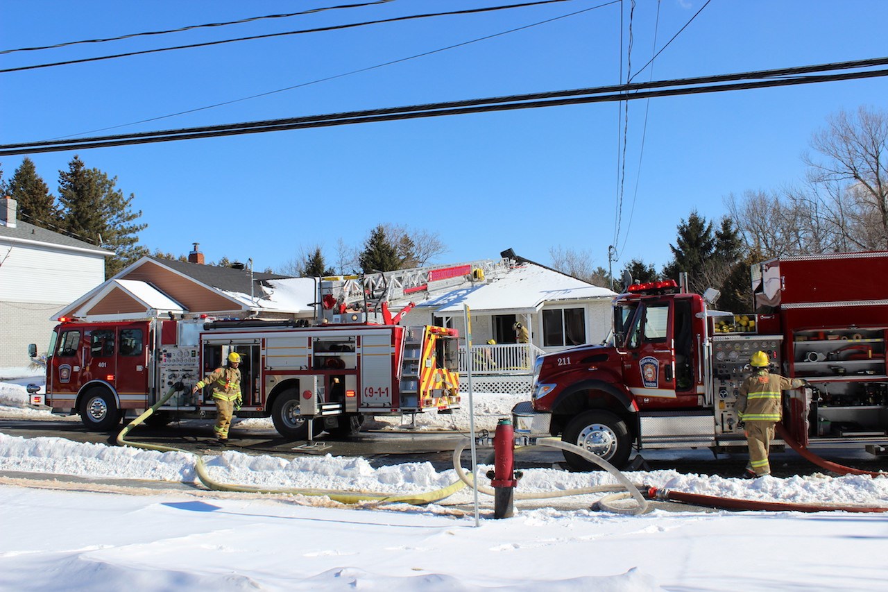 Feu sur la rue Ambroise-Dearden à Windsor
