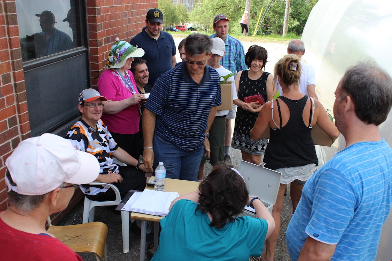 Belle affluence pour les ventes de la Coop Jardi-Serre de Windsor