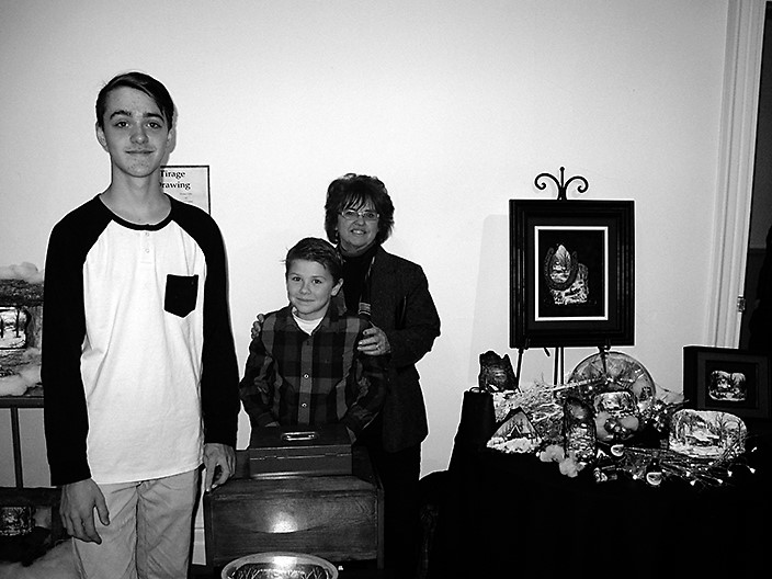 Sandra Picken Roberts accompagnée de ses deux acolytes.